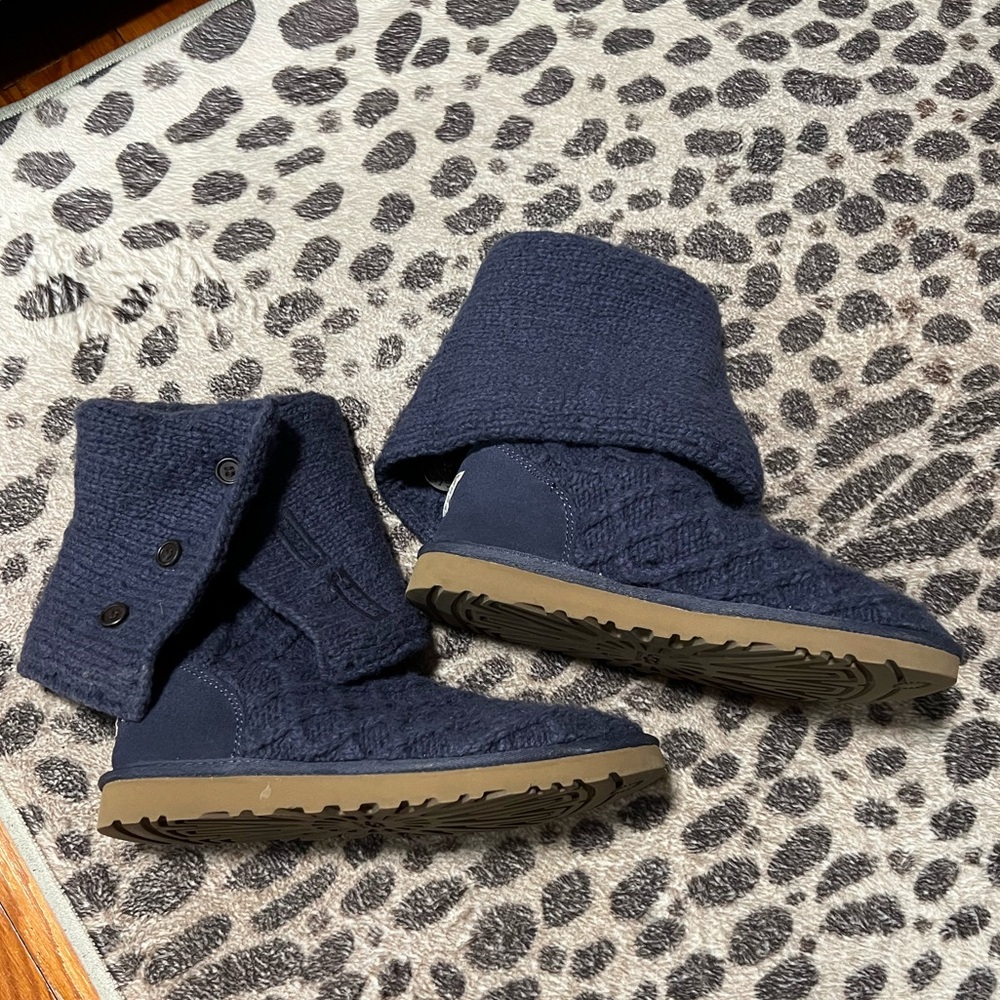 UGG Cardigan Boots in Navy 💙